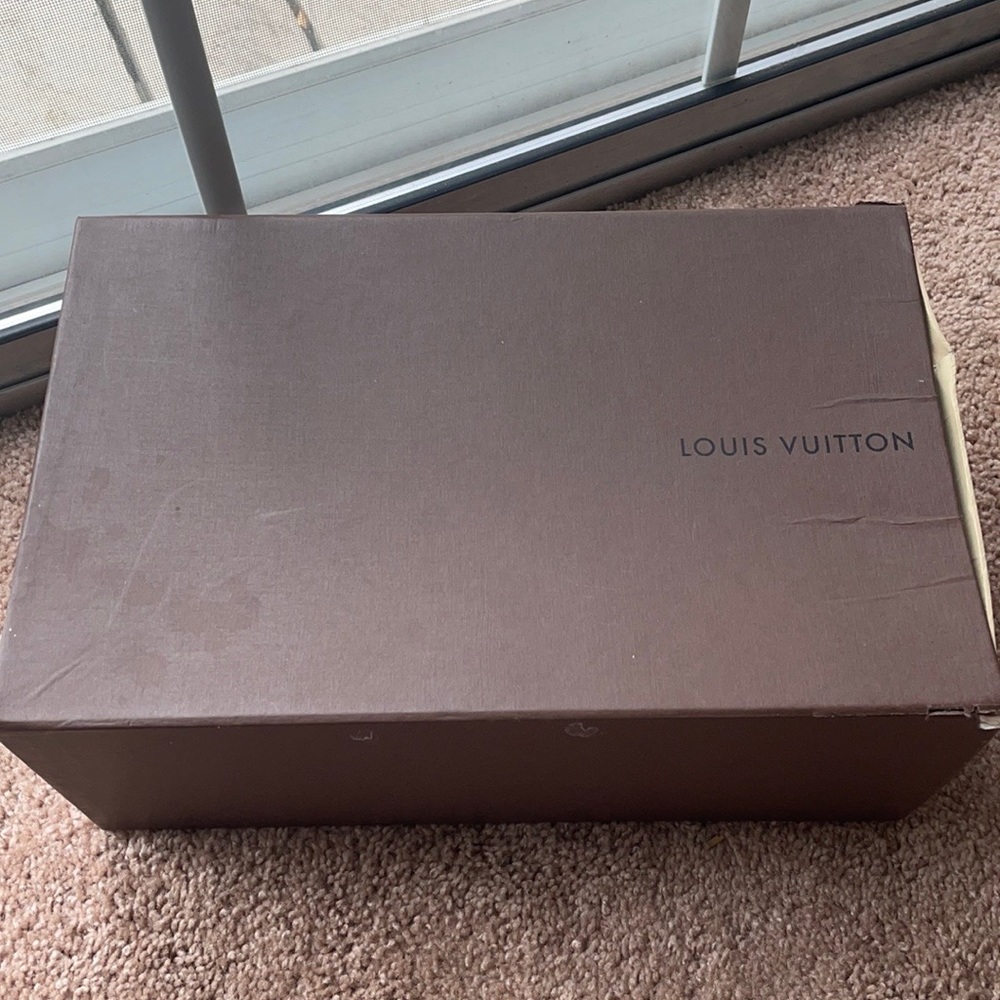 9.5 men’s Louis Vuitton tennis shoe - Picture 6 of 7